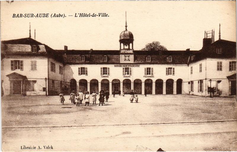 Carte postale ancienne Bar sur Aube Hotel de Ville à Bar-sur-Aube