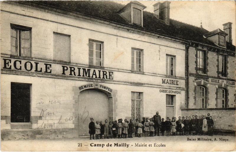 Carte postale ancienne Mailly le Camp Mairie et Eoles à Mailly-le-Camp