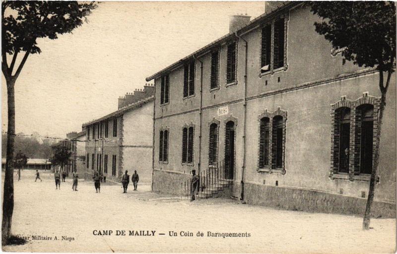 Carte postale ancienne Mailly le Camp un coin de Baraquements à Mailly-le-Camp