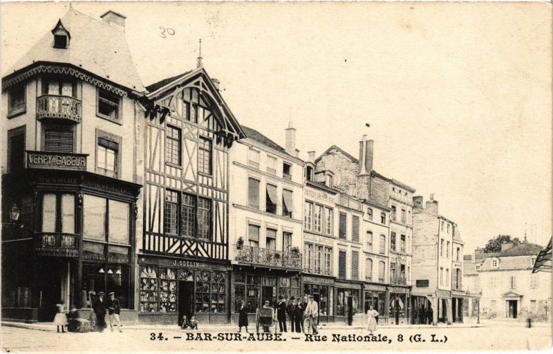 Carte postale ancienne Bar sur Aube Rue Nationale à Bar-sur-Aube