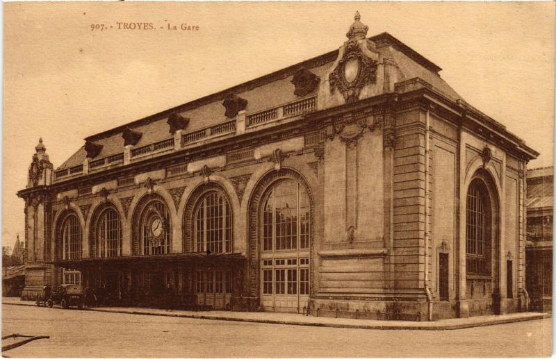 Carte postale ancienne Troyes la Gare à Troyes