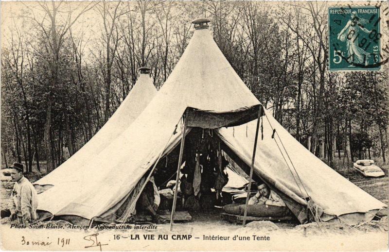 Carte postale ancienne Mailly le Camp interieur d'une tente à Mailly-le-Camp