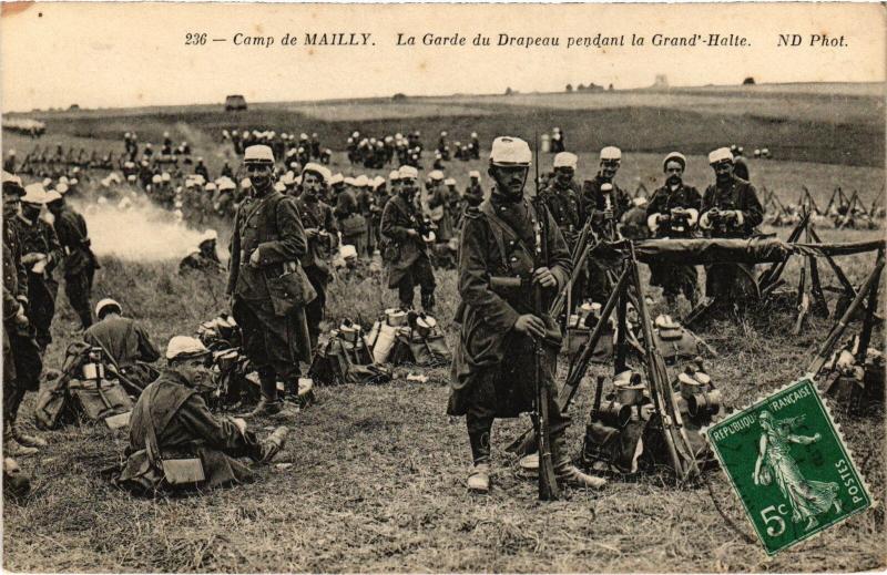Carte postale ancienne Mailly le Camp la Garde du Drapeau à Mailly-le-Camp