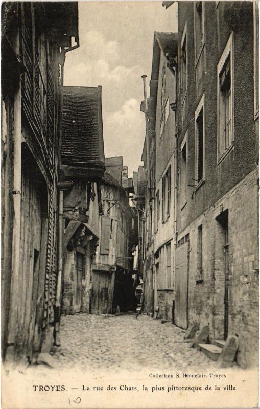 Carte postale ancienne Troyes Rue des Chats à Troyes