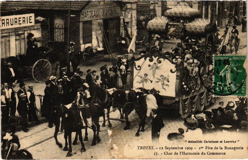 Carte postale ancienne Troyes Char de l'Harmonie du Commerce à Troyes