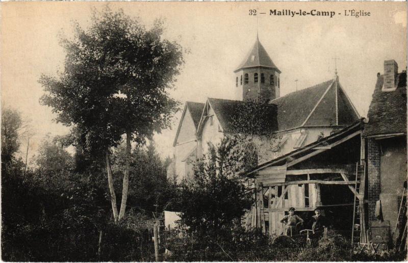 Carte postale ancienne Mailly le Camp Eglise à Mailly-le-Camp
