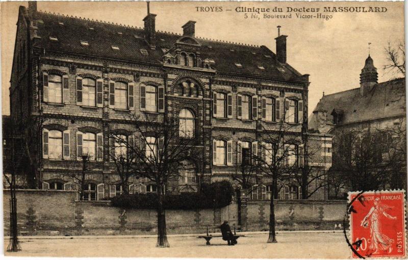 Carte postale ancienne Troyes Clinique du Docteur Massoulard à Troyes
