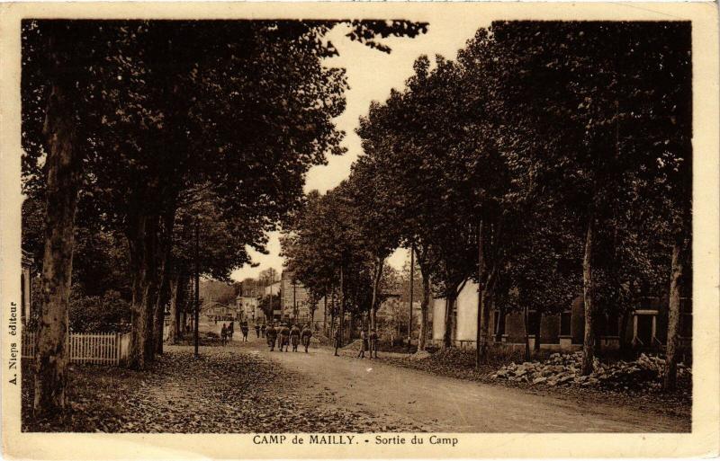 Carte postale ancienne Mailly le Camp Sortie du Camp à Mailly-le-Camp