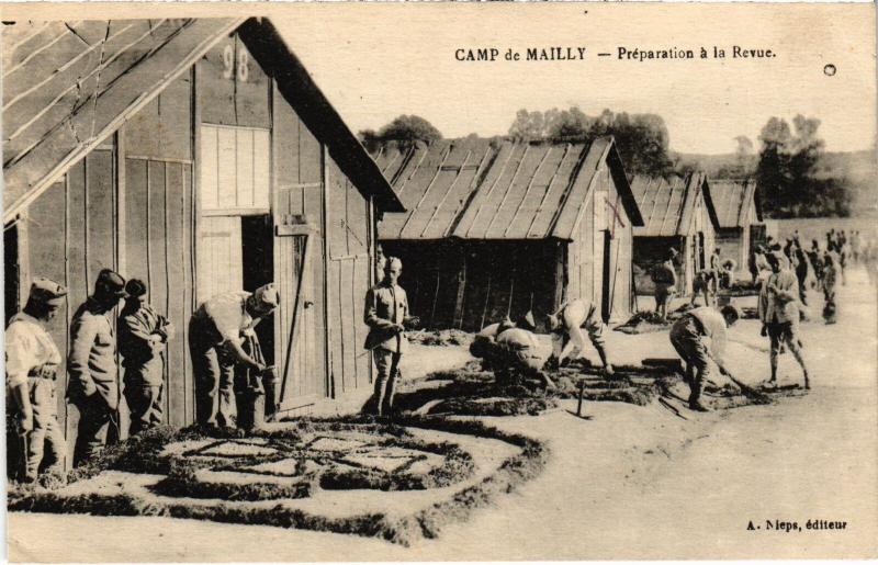 Carte postale ancienne Mailly le Camp Preparation a la Revue à Mailly-le-Camp
