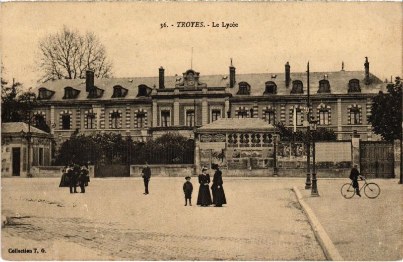 Carte postale ancienne Troyes le Lycee à Troyes