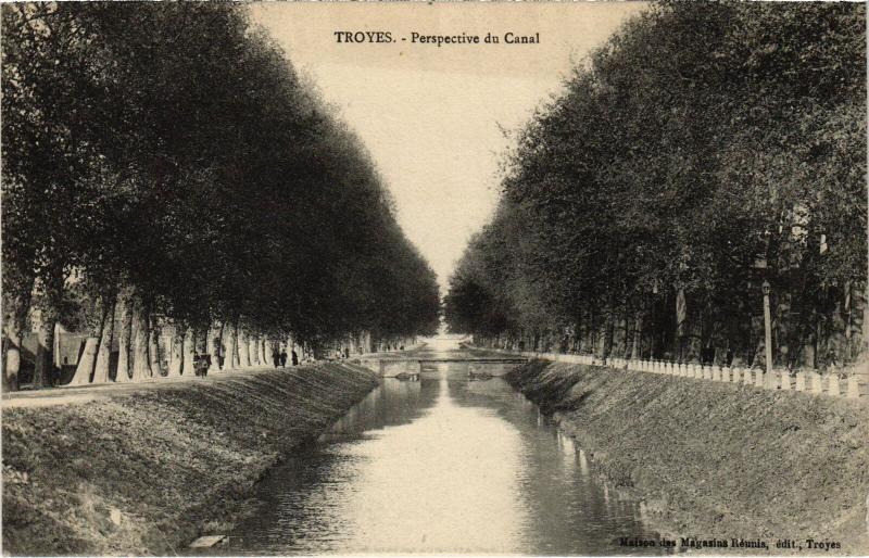 Carte postale ancienne Troyes Perspective du Canal à Troyes