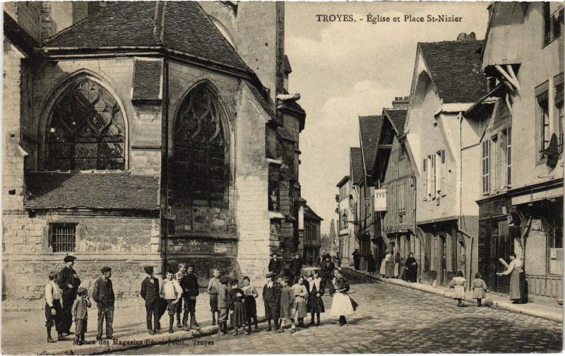 Carte postale ancienne Troyes Eglise et Place Saint-Nizier à Troyes