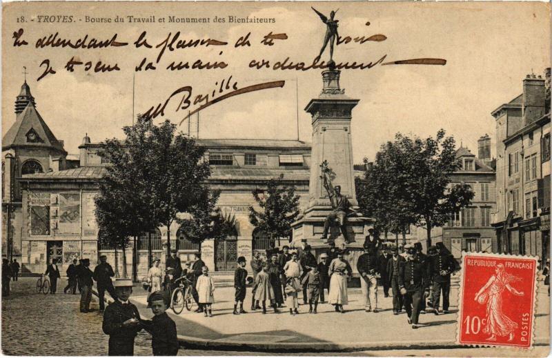 Carte postale ancienne Troyes Quai des Comtes de Champagne à Troyes