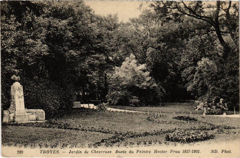 Carte postale ancienne Troyes Jardin de Chevreuse à Troyes