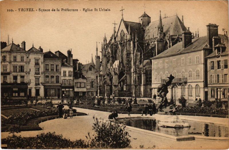 Carte postale ancienne Troyes Square de la Prefecture Eglise Saint-Urbain à Troyes