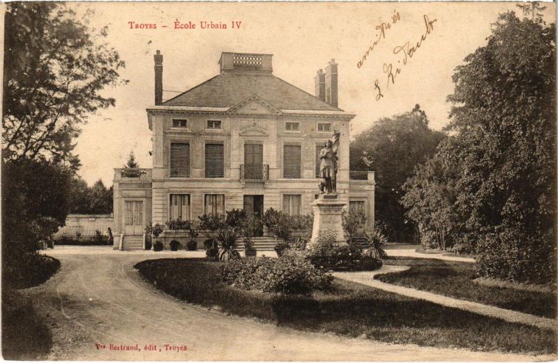 Carte postale ancienne Troyes Ecole Urbain Iv à Troyes