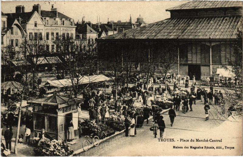 Carte postale ancienne Troyes Place du Marche Central à Troyes