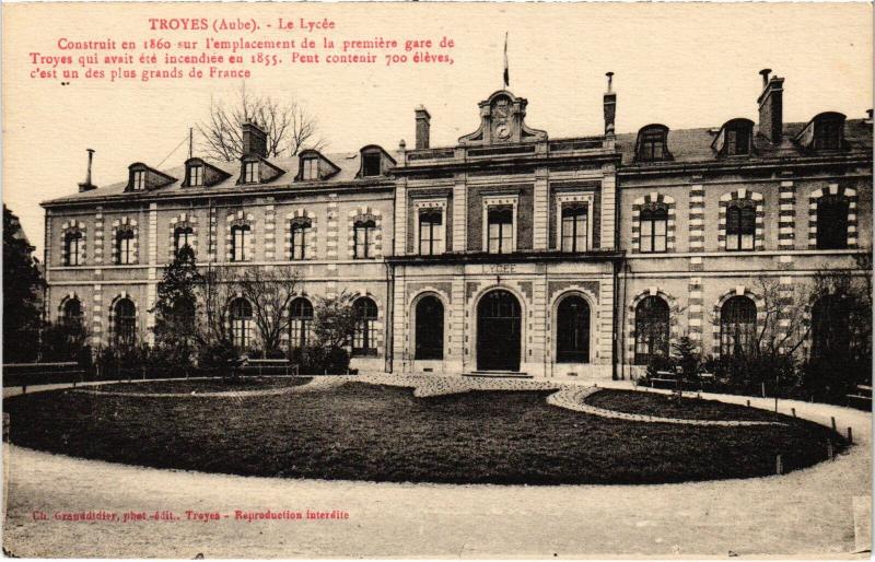 Carte postale ancienne Troyes le Lycee à Troyes