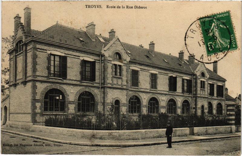 Carte postale ancienne Troyes Ecole de la Rue Diderot à Troyes
