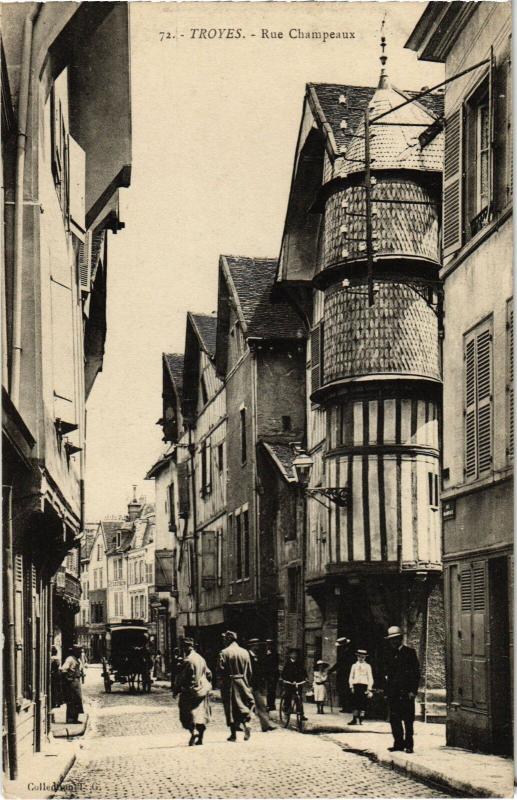 Carte postale ancienne Troyes Rue Champeaux à Troyes