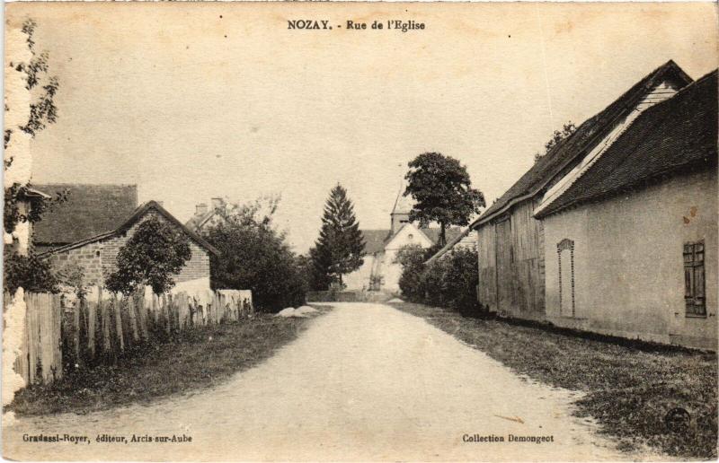 Carte postale ancienne Nozay Rue de l'Eglise à Nozay