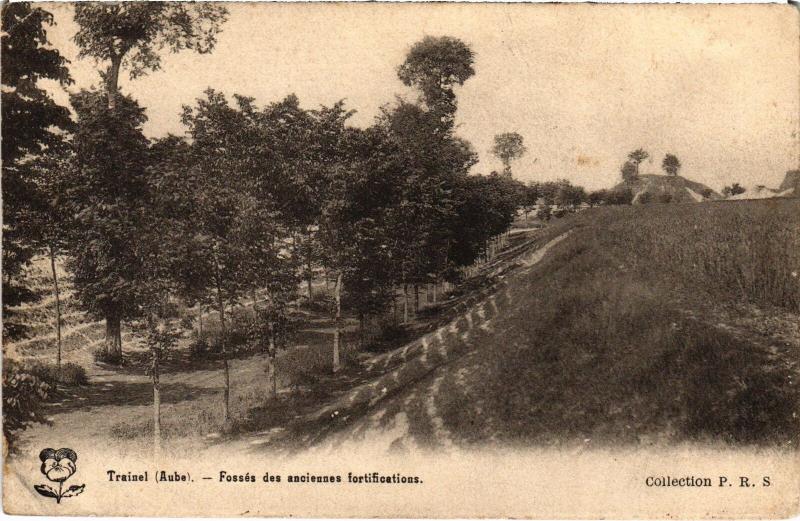 Carte postale ancienne Trainel Fosses des anciennes fortifications