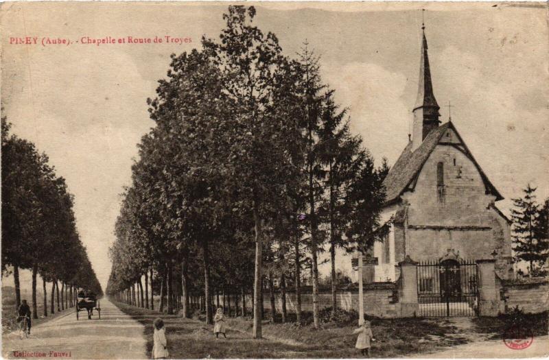 Carte postale ancienne Piney Chapelle et Route de Troyes à Piney