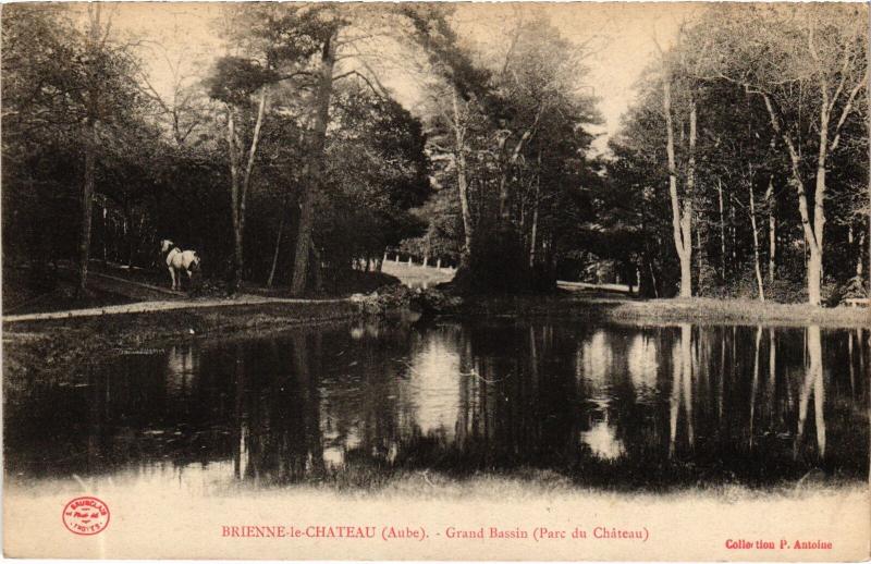Carte postale ancienne Brienne Grand Bassin