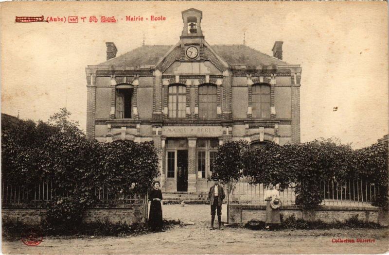 Carte postale ancienne Chamoy Mairie-Ecole à Chamoy