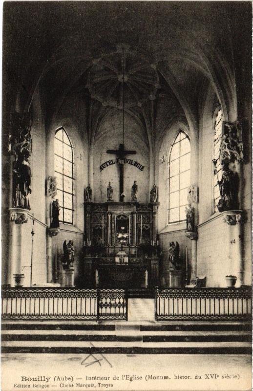 Carte postale ancienne Bouilly interieur de l'Eglise à Bouilly