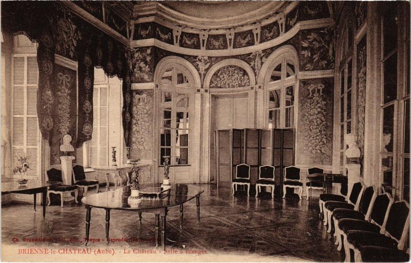 Carte postale ancienne Brienne le Chateau Salle a manger