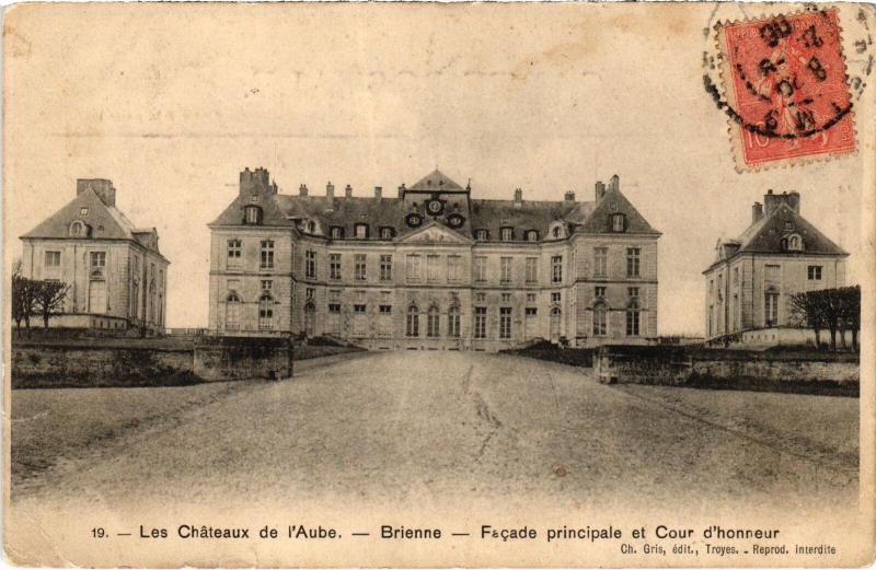 Carte postale ancienne Brienne facade principale et Cour d'Honneur