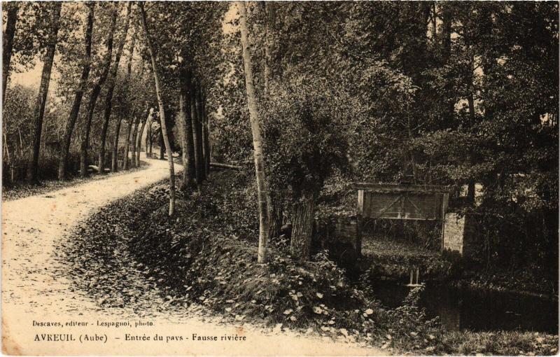 Carte postale ancienne Avreuil entree du pays à Avreuil