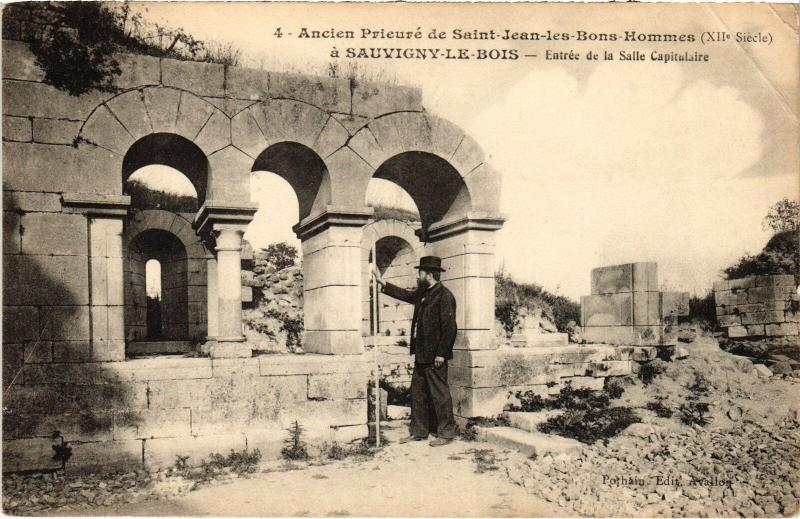 Carte postale ancienne Sauvigny entree de la Salle Capitulaire