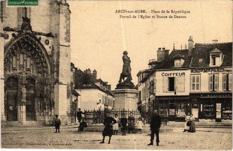 Carte postale ancienne Arcis Place de la Republique