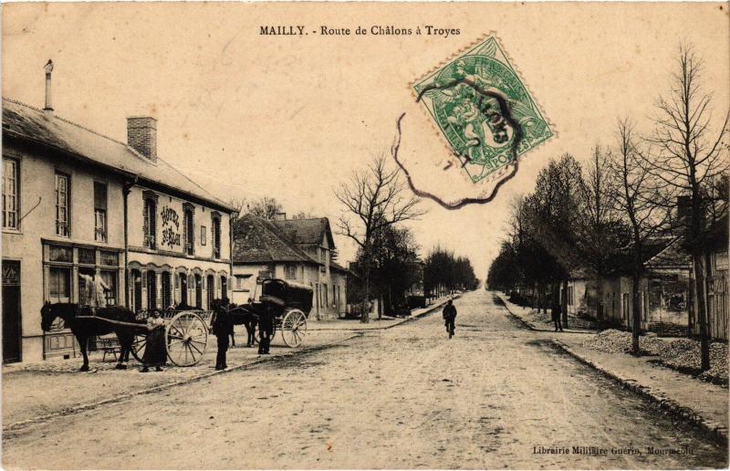 Carte postale ancienne Mailly le Camp Route de Chalons à Mailly-le-Camp