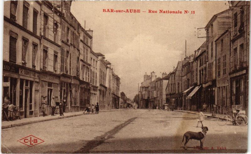 Carte postale ancienne Bar sur Aube Rue Nationale à Bar-sur-Aube