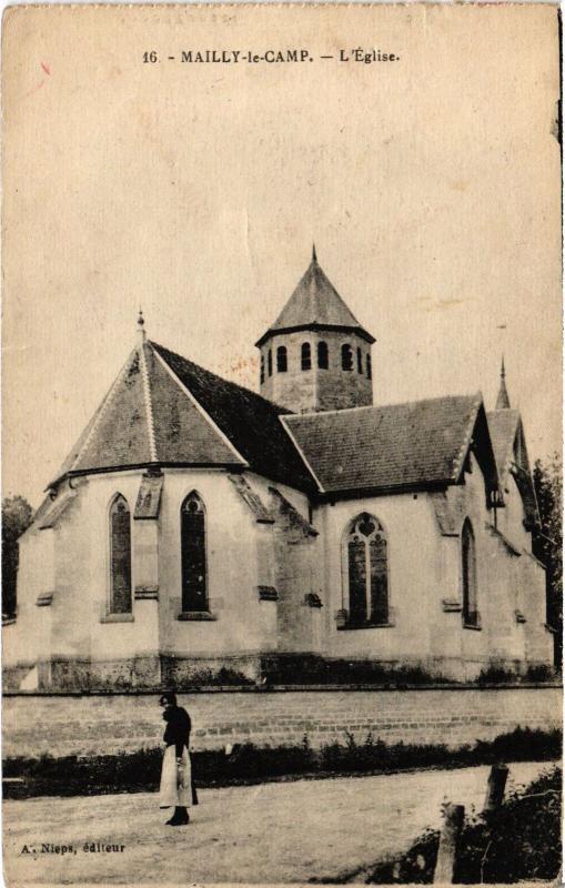 Carte postale ancienne Mailly le Camp Eglise à Mailly-le-Camp