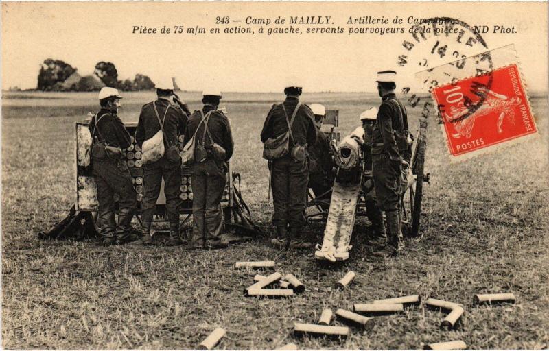 Carte postale ancienne Mailly le Camp Artillerie de campagne à Mailly-le-Camp