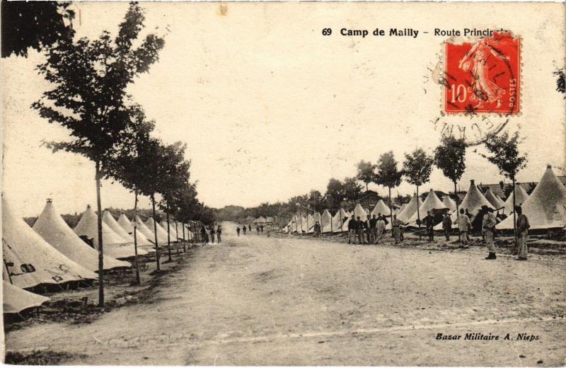 Carte postale ancienne Mailly le Camp aspect de la route de la Gare à Mailly-le-Camp