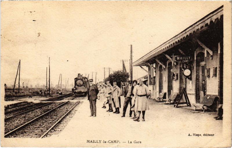 Carte postale ancienne Mailly le Camp campement d'Artillerie à Mailly-le-Camp