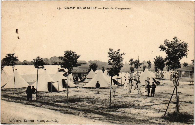Carte postale ancienne Mailly le Camp Route de Chalons à Mailly-le-Camp