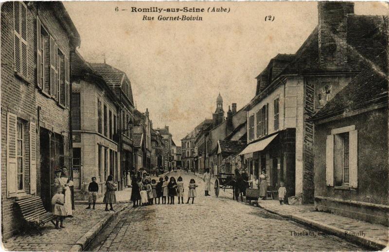 Carte postale ancienne Romilly Rue Gornet Boivin