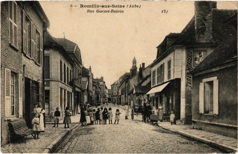 Carte postale ancienne Romilly Rue Gornet Boivin