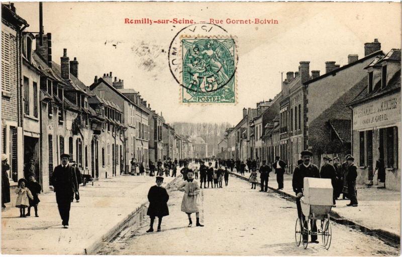 Carte postale ancienne Romilly Rue Gornet Boivin