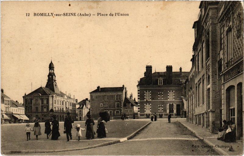 Carte postale ancienne Romilly Place de l'Union