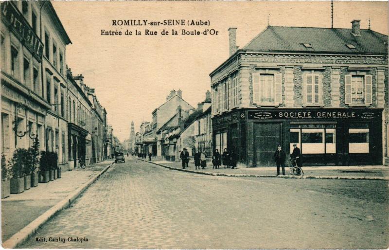 Carte postale ancienne Romilly Entree de la Rue de la Boule d'Or