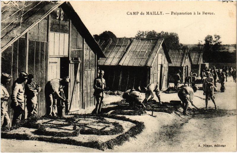 Carte postale ancienne Mailly le Camp preparation a la Revue à Mailly-le-Camp