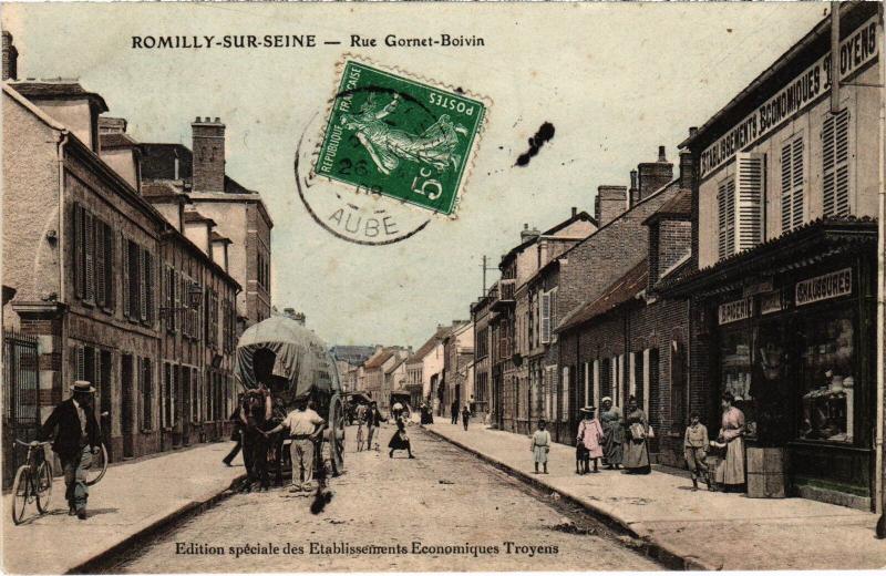 Carte postale ancienne Romilly Rue Gornet Boivin