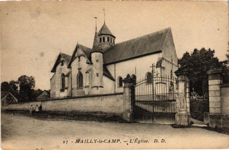 Carte postale ancienne Mailly le Camp Eglise à Mailly-le-Camp